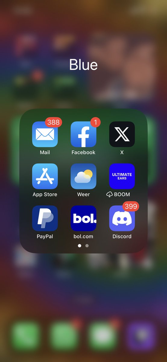 THANKS ELON NOW I HAVE TO CHANGE MY APP-LAYOUT 😩

And yes I obviously sort my apps by color!! Don’t you?? 🙆🏻‍♂️
