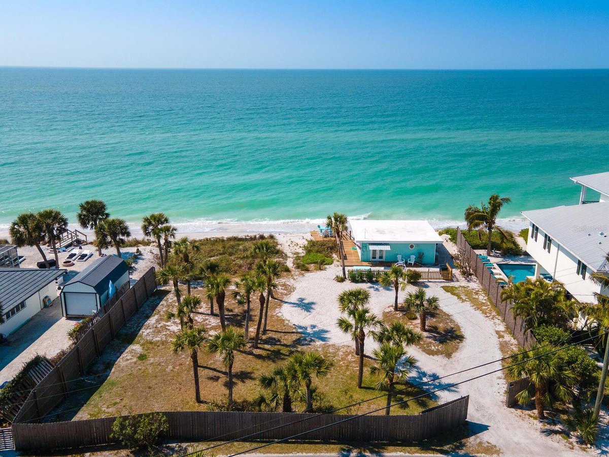 TheFloridaCoast's tweet photo. A not even 500-square-foot beach house on #CaseyKey in #Sarasota County #Florida is on the market for $4.5 million https://t.co/THNJEI9pvE via @cl_tampabay https://t.co/Bil7xolPzE