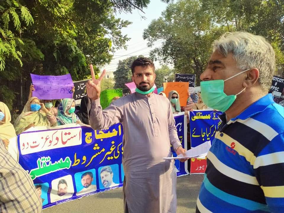 m_aqeelazad's tweet photo. مستقلی ایس ایس ایز/اے ای اوز کا قانونی حق ہے۔۔
#RegulariseSSEsAndAEOs
#regularization_policy_2023
14055خاندان عرصہ دراز سے سراپا احتجاج:  وزیر اعلی پنجاب اور چیف سیکرٹری پنجاب سے اپیل
@MohsinnaqviC42 @CMShehbaz @MaryamNSharif @CS_Punjab @DsdDte @MissCurious__ @BolnaZarooriHai https://t.co/vZfD06PKBu
