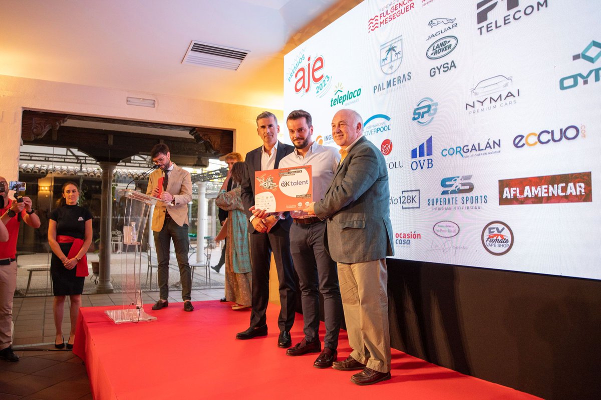 Estas 📸 no podían faltar por aquí. Si hace dos años nos hubieran dicho que íbamos a ser finalistas de los premios AJE #Córdoba no me lo hubiera creído. Seguimos 🚀