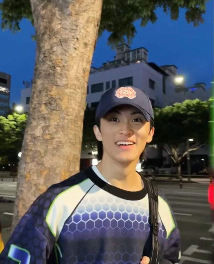 txlktome_'s tweet photo. 📸 @k1ckyo ——— 📍 #ปาร์ตี้วันนี้ที่ATU 

วันนี้ผมมาดูมว€กับหวานใจครับ แต่จริง ๆ จุดประสงค์หลักในการลงคืออยากให้ทุกคนเห็นว่าหวานใจผมหล่อแค่ไหนในชุดนี้ ยิ้มน่ารักมากด้วยครับ ☺️ https://t.co/m9OHZWEixK