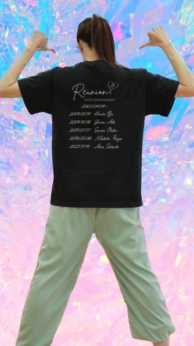 Reunion89th's tweet photo. イベントオリジナルTシャツのデザインを公開🕺
表のデザインは20年前と今の私たちをイメージし、なんと！
まいちゃん(桜寿ひらり)がデザインしました🥹素敵😍
そして裏のデザインは
私たちの初舞台から退団までの日にちを記しました☺️
                 続きます…✨
#89期
#20周年
#Reunion
#Tシャツ https://t.co/1UzP3zmGO9