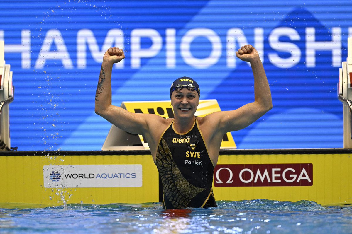 WorldAquatics's tweet photo. 🇸🇪 Sarah Sjostrom fastest woman on earth!! 
Semifinals - 23.61 WR
Finals - 23.62 World Champion🥇😱

#AQUAFukuoka23 https://t.co/P6KEp98FsE