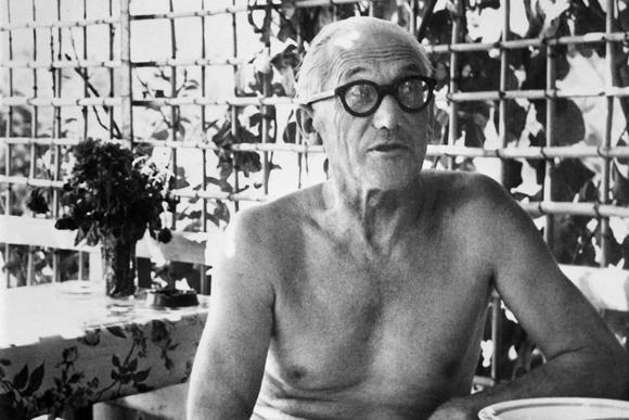 Corbusier_'s tweet photo. Il fait chaud ! Alors, je voudrais un grand verre de mojito à la menthe fraîche, comme ça ! Avec l'échelle de Modulor, s'il vous plaît !
Le Corbusier. https://t.co/wSUY075gms