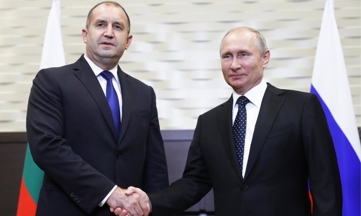 In today's #vatniksoup, I'll introduce a Bulgarian politician and current President, Rumen Radev (@PresidentOfBg). He's best-known for offering his unwavering support for Vladimir Putin and his genocidal war in Ukraine, and for resisting all European aid to Ukraine. 1/22