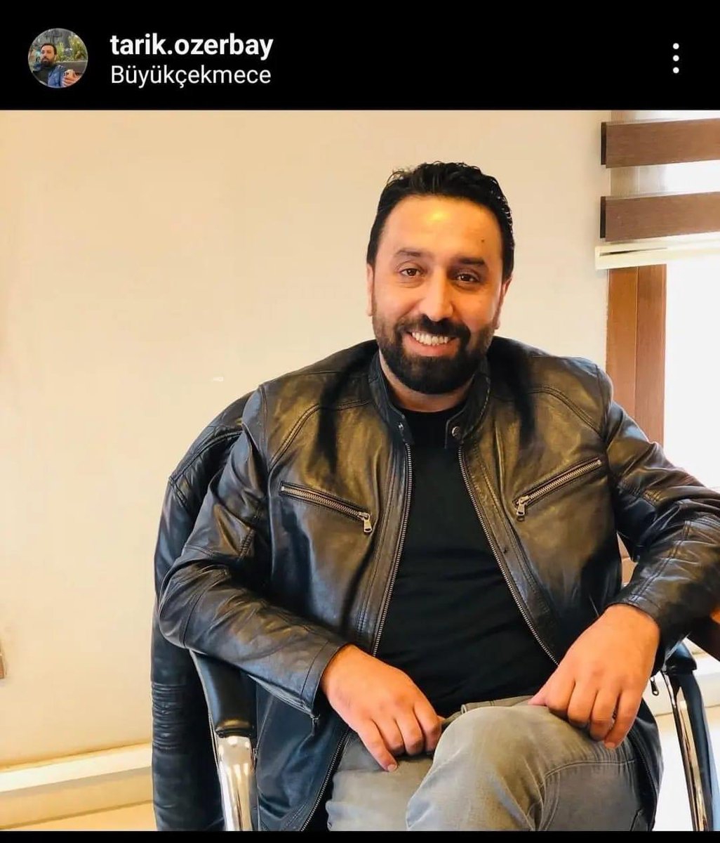 Şu adam yakalanmadan, cezası kesilmeden içim rahat etmeyecek. 
20-24 yaşlarında iki genci gözünü bile kırpmadan katletti. 
Ve şimdi firar. Fare gibi saklanıyor erkek. 
Paylaşalım bol bol, elbet bir insanoğlu görür, ihbar eder. 
İbret olsun bu mafyacılık oynayanlara.