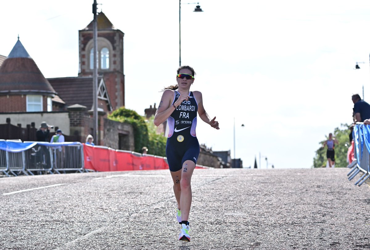 FFTRI's tweet photo. WTCS Sunderland :

Après la folle journée d'hier, place au relais mixte à 14h15 avec Tom Richard, Emma Lombardi, Pierre Le Corre et Cassandre Beaugrand.

Léonie Périault a été mise au repos en raison d'un l’hématome douloureux sur le vaste interne.

📷WorldTriathlon

#triathlon https://t.co/t6qJVSMySe