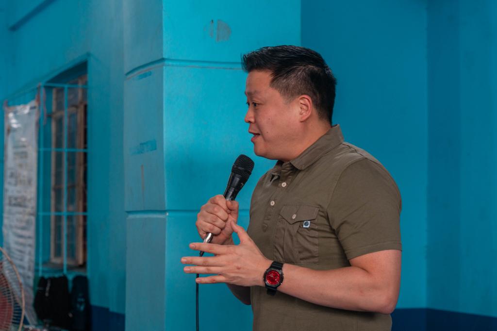 rex_gatchalian's tweet photo. These past few days, I've been going around the northern provinces of the country, and before I hit the road again this week, I made sure to check on my Valenzuelano neighbors who are also victims of Typhoon #EgayPH, #FalconPH, and the Habagat.  

Together with the DSWD and Office of the 1st Congressional District, we delivered family kits, food packs, and kitchen kits to the families staying in the evacuation centers in the city.