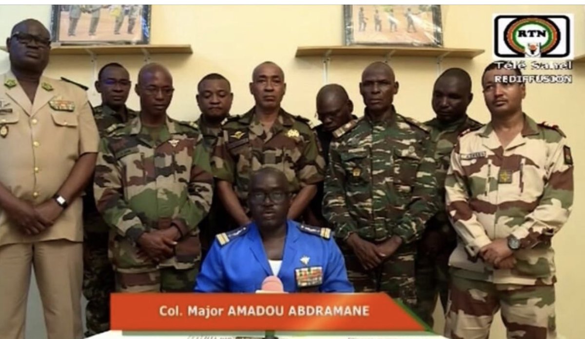 Chers frères militaires du Niger. Sortez définitivement de la Françafrique et nous autres panafricanistes allons vous soutenir comme jamais.  Vous avez la possibilité historique de rendre le Niger 🇳🇪 aux nigériens , et l’uranium du Niger à vos citoyens . Foncez et nous vous