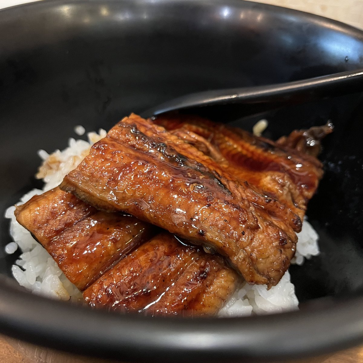 1973Bee's tweet photo. 2023.7.30 sun.
土用の丑の日だから晩御飯はうな丼
お酒は岐阜の津島屋 https://t.co/vG27aGKML2