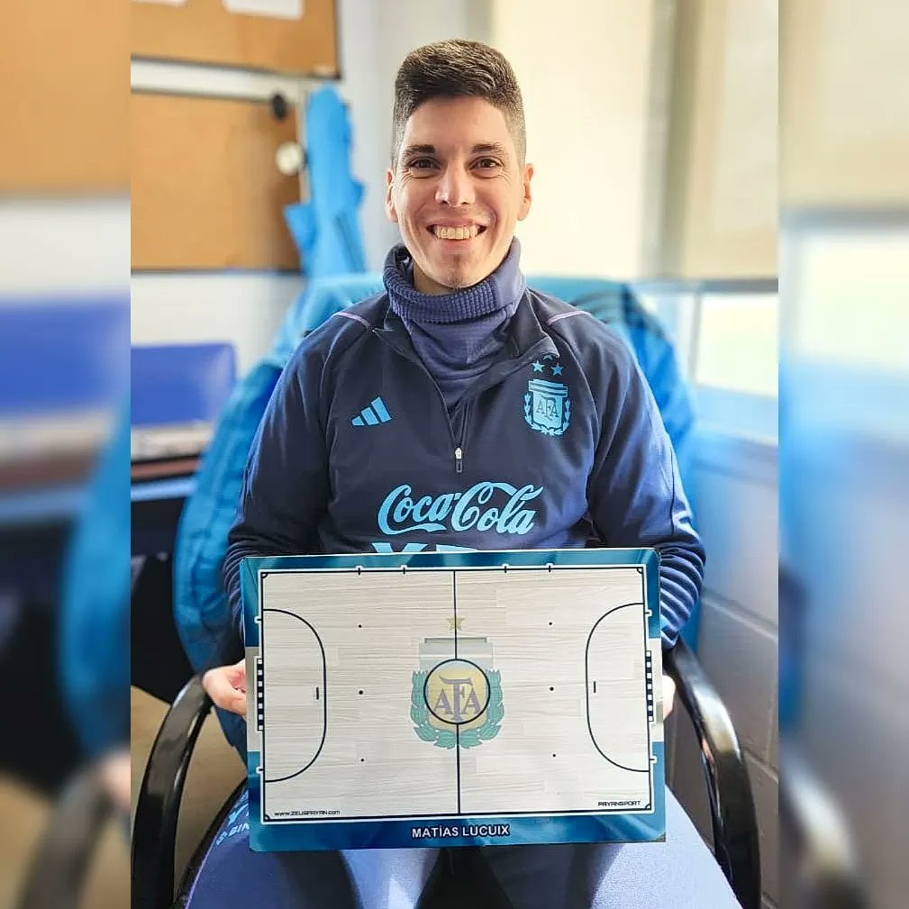PayanSport's tweet photo. Pizarras tácticas personalizadas para el Staff técnico de la Selección Argentina futsal @afa 🇦🇷⚪🔵💪.
Gracias @matiti3 por la confianza 😊 https://t.co/nqeRNcp4v9