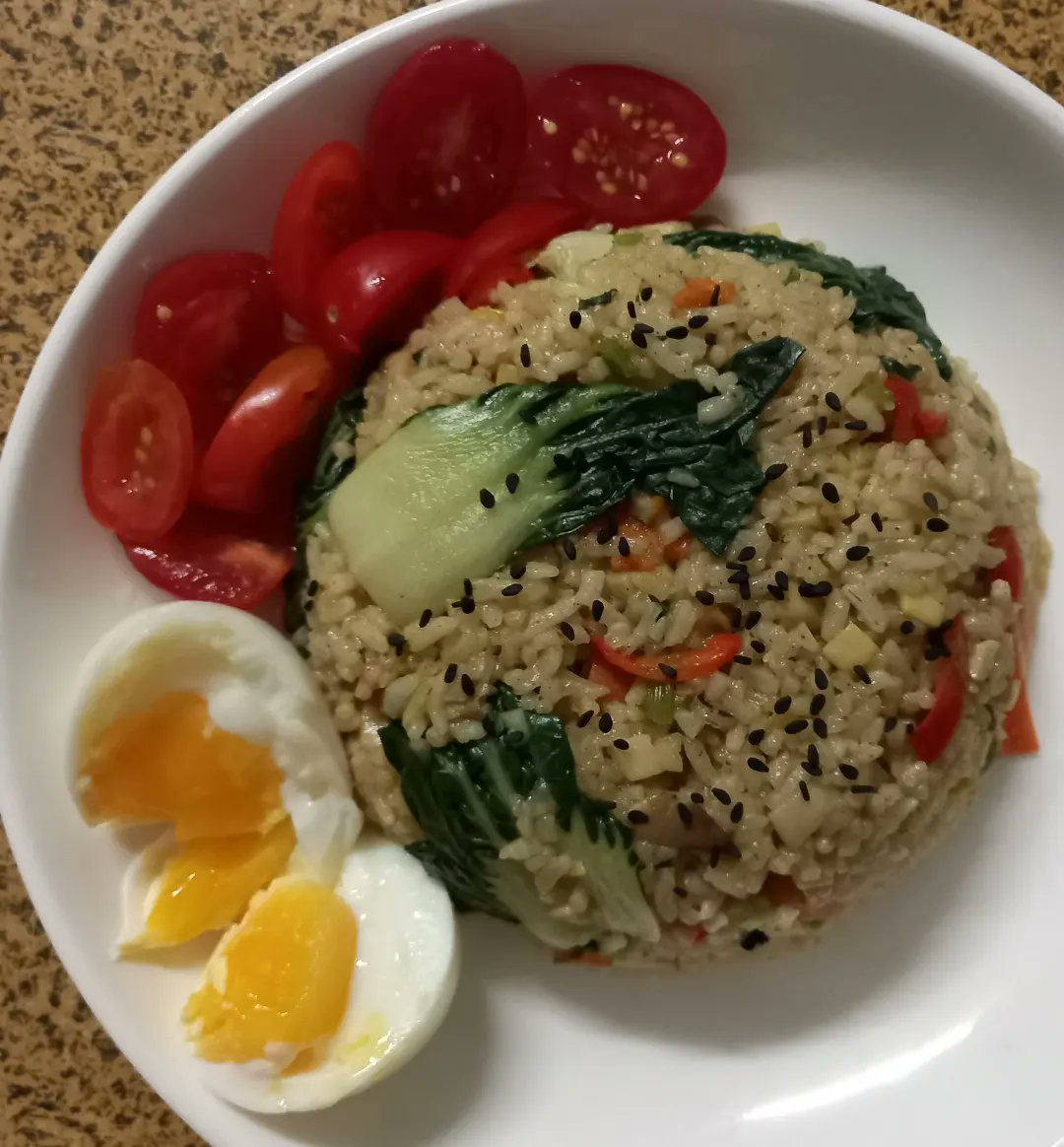 Jessyji00's tweet photo. Parsley and ginger with bak choy carrot and mushroom fried rice #makanansihat #friedrice #parsley #ginger #bakchoy #carrot #mushroom #inspiredme #sarawak #malaysia https://t.co/YA1sZ8uFEW