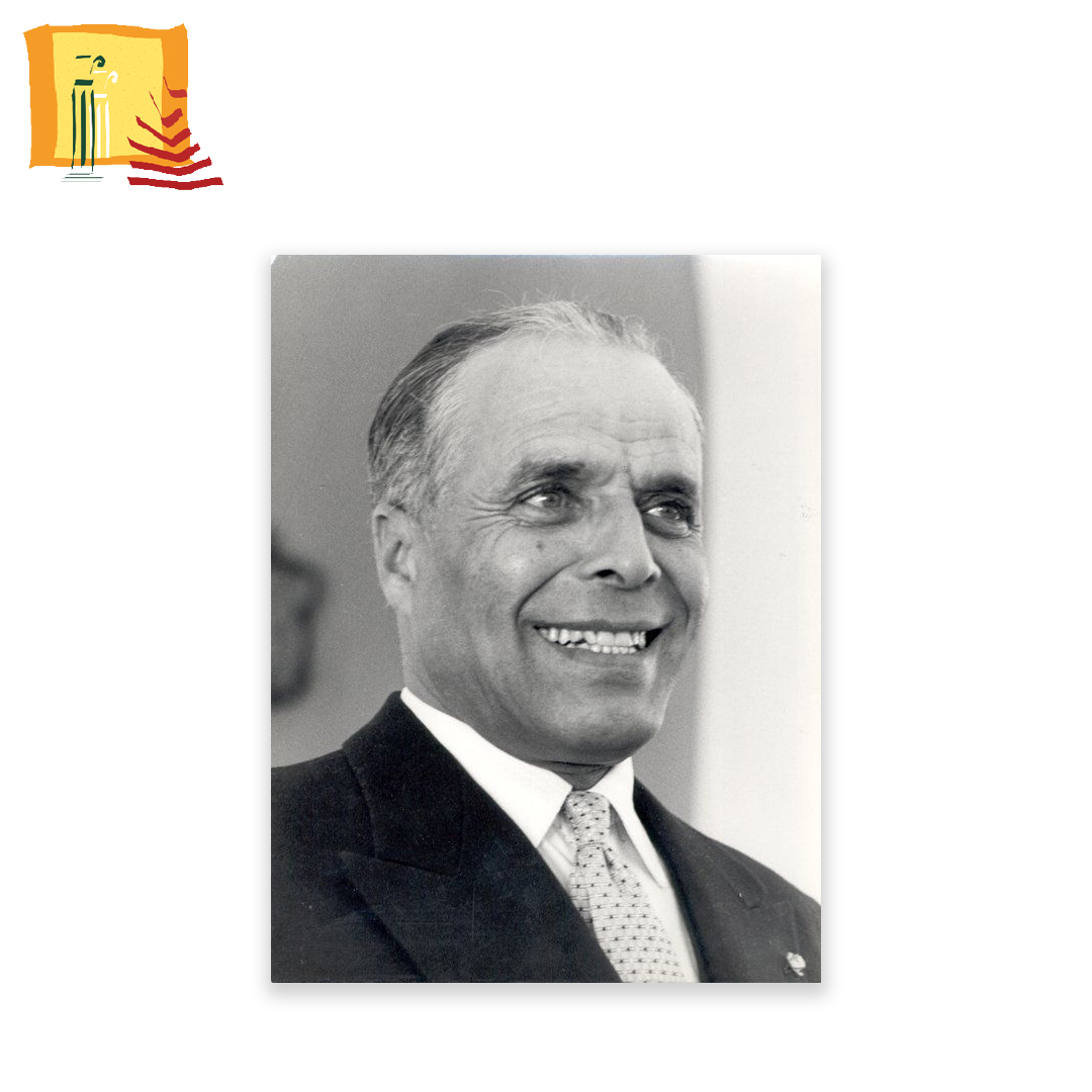 AMVPPC's tweet photo. 🔸Habib Bourguiba
Né à Monastir, il fait ses études secondaires au Collège Sadiki de Tunis puis au Lycée Carnot.
Ayant eu son baccalauréat en 1924, il s’inscrit à la Sorbonne où il obtient une Licence en droit et le diplôme supérieur d’études politiques.
#amvppc #parimoine https://t.co/35wzLrLSAF