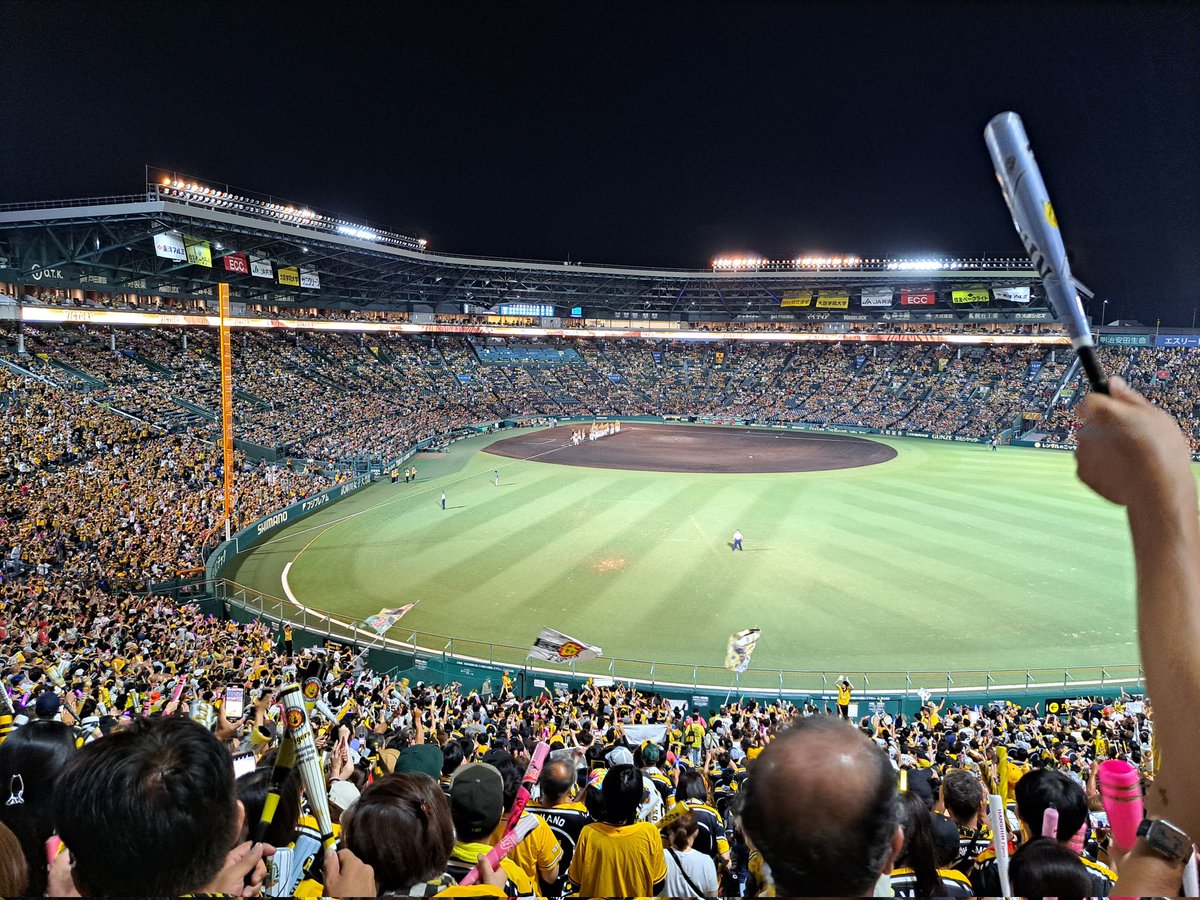 tolove_tigers's tweet photo. 現地より
とらほ〜🙌🙌🙌🙌🙌🙌🙌🙌
#俺は俺で在り続けたい
#be_yourself
#trust_yourself
#阪神タイガース
#20230730
#7月30日 #A.R.E.
#阪神甲子園球場
#甲子園 #甲子園球場
#聖地甲子園球場
#聖地巡礼
#ライトスタンド
#甲子園球場ライトスタンド
#広島戦#Tigers #岡田阪神
#阪神 #タイガース https://t.co/WNaXZXYz9X