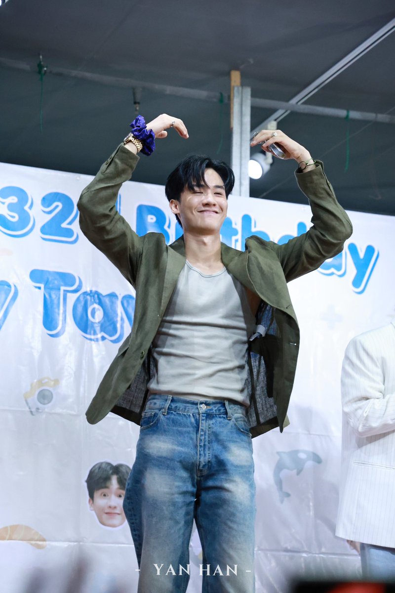 YanHantaynew's tweet photo. Love each other 💙🤟🏻
#Taytawan32ndBirthdayCharity
#เตนิว #Tawan_V #Newwiee 
@Tawan_V @new_thitipoom https://t.co/OrQEqLcp8L