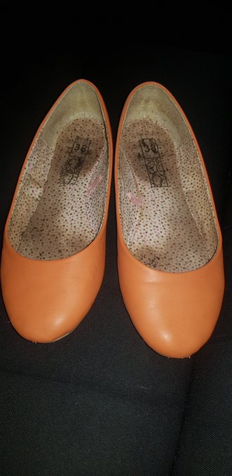 Do u like my worn and smelly flats ? #flatshoes #wornshoes https://t.co/PCYJZmREQv<a href="/tag/flatshoes"class="tags">#flatshoes</a><a href="/tag/wornshoes"class="tags"><span>#wornshoes</span></a>