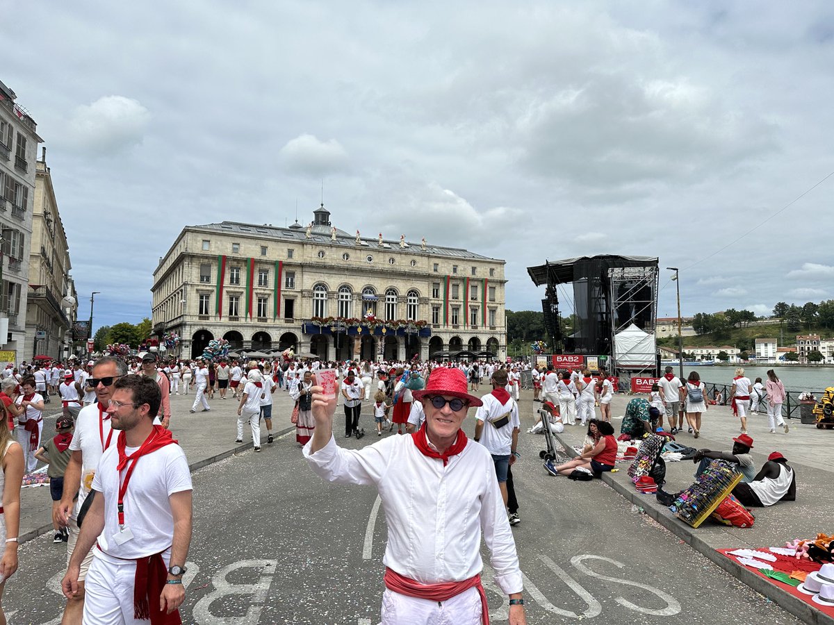 hondelatte's tweet image. C’est parti pour le dernier jour ! 
⁦@Fetes_Bayonne⁩ 
#fdb