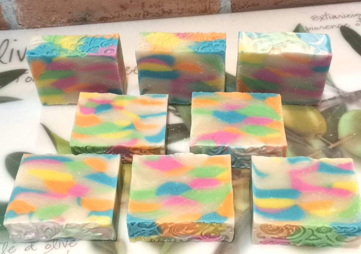 新作オリーブオイル石けん
熟成中ページにアップしました～(*^_^*)
スペアミントフルーツの香り　８個 
8月26日解禁予定
1個650円 送料2個まで250円3~10個370円
石けんで髪を洗うご相談もどうぞ  bestyle.tokyo/blank-1
#手作り石けん #オリーブオイル石けん #シャンプーやめた #脱合成界面活性剤