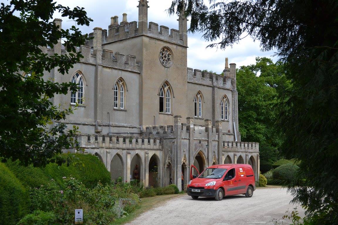 Live and work at Braziers Park - we currently have two residential vacancies for the positions of Maintenance Worker and Kitchen Coordinator.

All roles require a commitment to community life, collaboration, and sustainability. More details at: braziers.org.uk/living-and-wor…