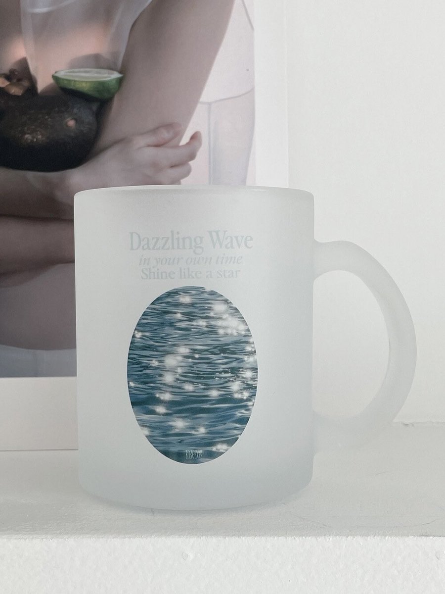 sorry_ynotsorry's tweet photo. ˗ˋˏ🌊Dazzling wave dawn 컵 주문폼🌊ˎˊ˗

#rt이벤트
리트윗 해주신 한 분께 컵을 선물해드리려고 합니다 많은 관심 부탁드려요 감사합니다🫶🏻

주문기간: 7월 30일(22시) ~ 8월 1일
배송일: 8/11 (앞당겨질 수도 있는점 참고부탁드려요)
주문 폼: https://t.co/tDFz2X85LU https://t.co/KYSoU3Lafe