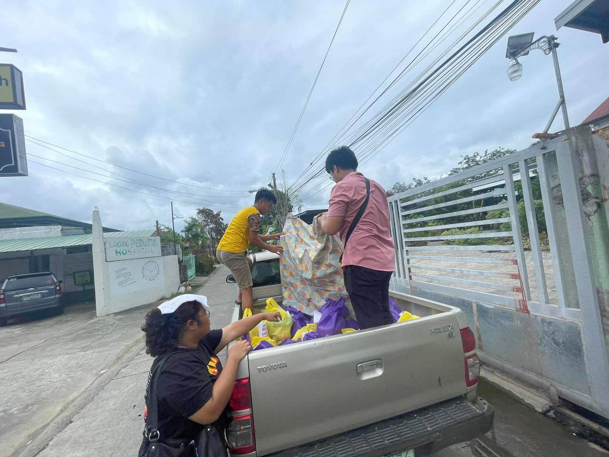 angatbuhay_ph's tweet photo. RELIEF OPS IN ILOCOS NORTE 🙏🏻

Patuloy din ang pag-aabot natin ng tulong para sa naapektuhan ng #EgayPH sa Brgy. Cavit, Laoag City 📦 Kaagapay natin ang Ilocos Norte Tropang Angat 💖 https://t.co/8Cp2i82wdZ
