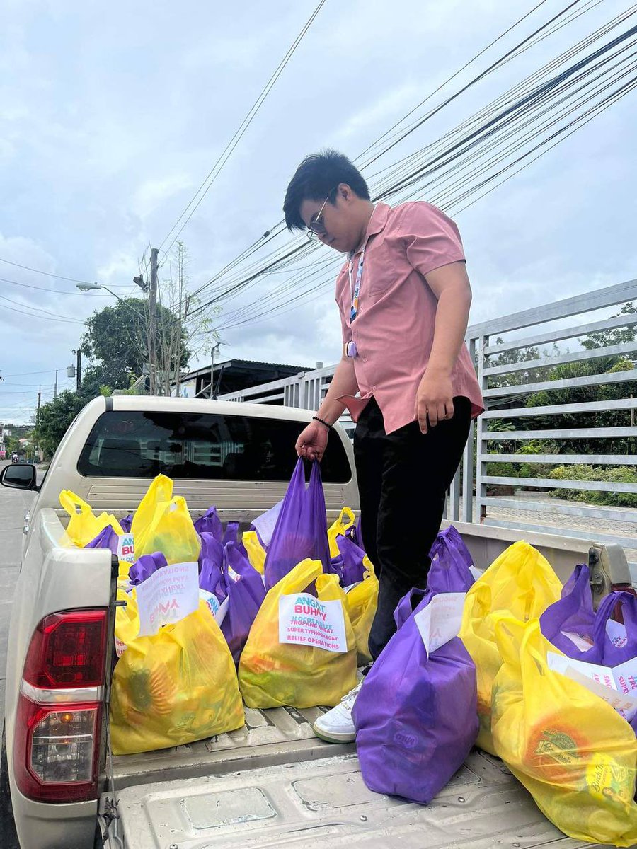 angatbuhay_ph's tweet photo. RELIEF OPS IN ILOCOS NORTE 🙏🏻

Patuloy din ang pag-aabot natin ng tulong para sa naapektuhan ng #EgayPH sa Brgy. Cavit, Laoag City 📦 Kaagapay natin ang Ilocos Norte Tropang Angat 💖 https://t.co/8Cp2i82wdZ