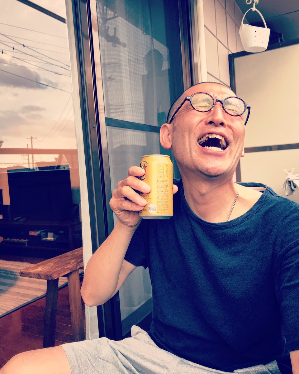 kazenoakashi's tweet photo. そうだ、ビアガーデンあったんだ。
フェスできるじゃん。
#二重螺旋 #ビアガーデン #ベランダ #ロックバンド #労働者ロック #リーマンロック #歌謡ロック #演歌ロック #パンクロック #オルタナティブロック #ハードコア #ポストハードコア #ビール #エビスビール #フェス #ベースボーカル #taicho https://t.co/JS1MZxRb6p