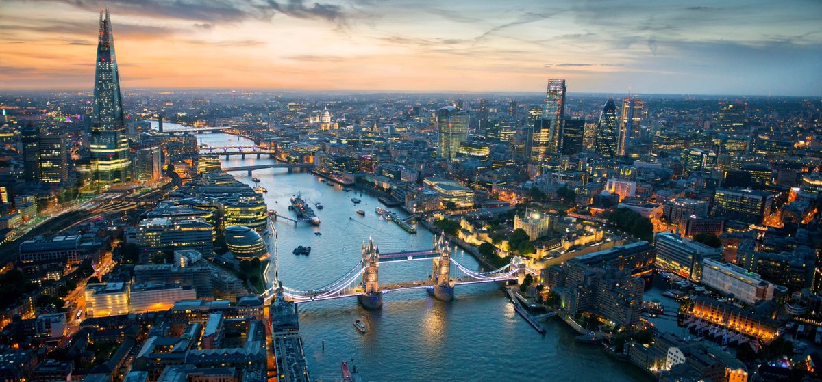 oddshift_'s tweet image. taemin in a THAMES shirt? the huge river that flows through the heart of london 👁👁