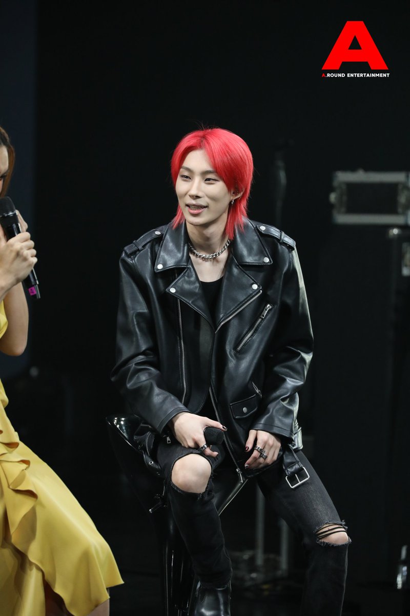 around_ent's tweet photo. หนุ่มหล่อ​ ‘ØZCAR WANG’ ช่วงพูดคุย​ในงาน​ ØZCAR WANG’ Birthday Fan Meeting 2023

#OscarWanginBKK #ØzcarWang #奥斯卡ØzcarWang #奥斯卡 #OscarWang #ออสการ์
#OzcarWangFanMeetingBirthday https://t.co/UxRdpyUrCi