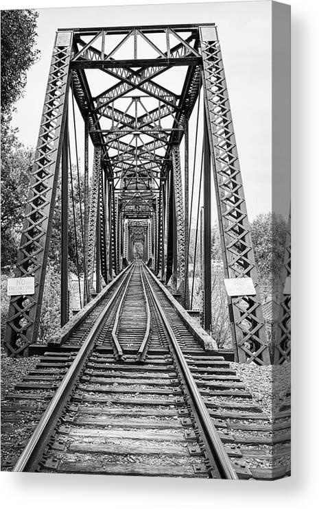 #photographyisart #traintrestle #augustageorgia #blackandwhitephotography #oldsouth #AYearForArt 
fineartamerica.com/featured/train…