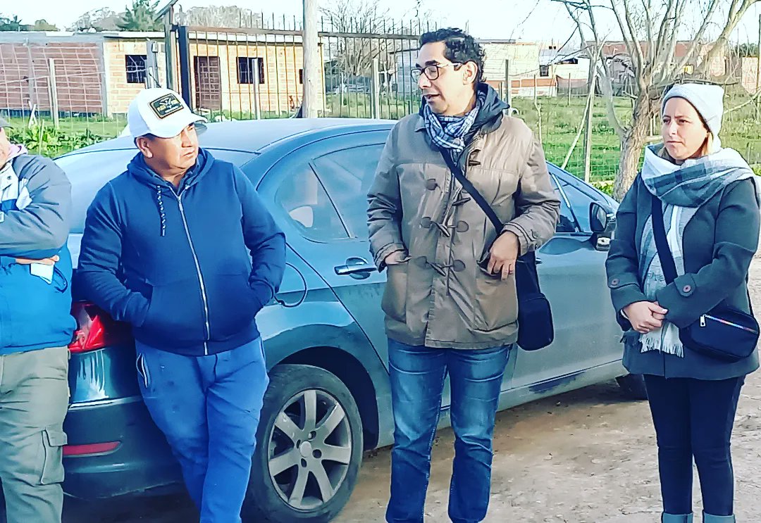 UPLaPlataOk's tweet photo. #MelchorRomero #BarrioNuevo Vecinas y vecinos invitaron a una asamblea candidatos de la #Lista31 manifestando urgente necesidad de contar con servicios básicos, fundamentalmente electricidad. https://t.co/XdlDIc6oAq