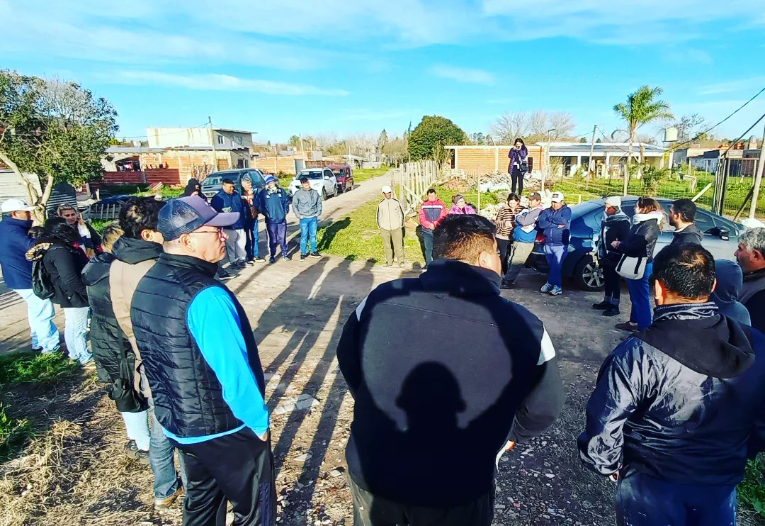 UPLaPlataOk's tweet photo. #MelchorRomero #BarrioNuevo Vecinas y vecinos invitaron a una asamblea candidatos de la #Lista31 manifestando urgente necesidad de contar con servicios básicos, fundamentalmente electricidad. https://t.co/XdlDIc6oAq