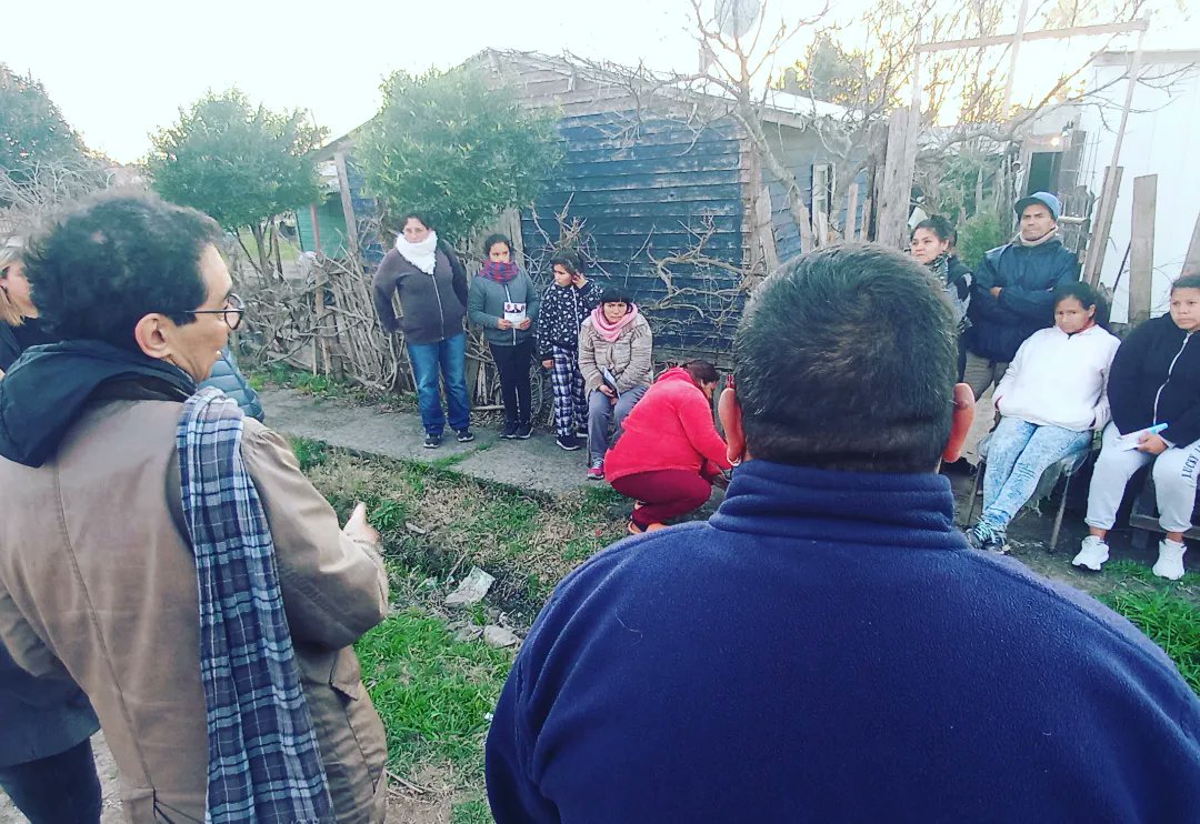 UPLaPlataOk's tweet photo. 🏥 @danielolaplata transmitió una de las propuestas de #Lista31 @LuisFedeArias de instalar centros de salud ya que por el crecimiento de la zona el HIGA Alejandro Korn se ve superado por la demanda de miles de familias
⚖️ #CiudadJusta
📊 #CiudadPensada
🙋🙋🏻♀️ #HayOtraManera https://t.co/i2r034ovHh