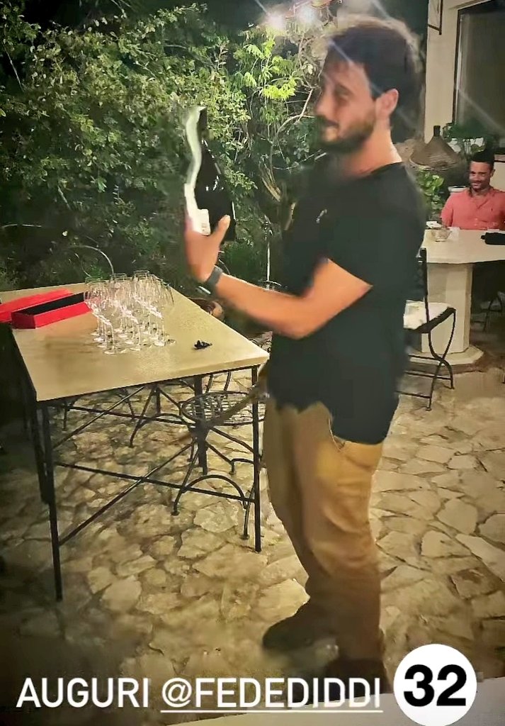 gattanera130's tweet photo. Conosciuto per caso
Seguito per scelta
Auguri FedeDiddi 🤍
#jeru
#diddiblack https://t.co/c72PTfooMU