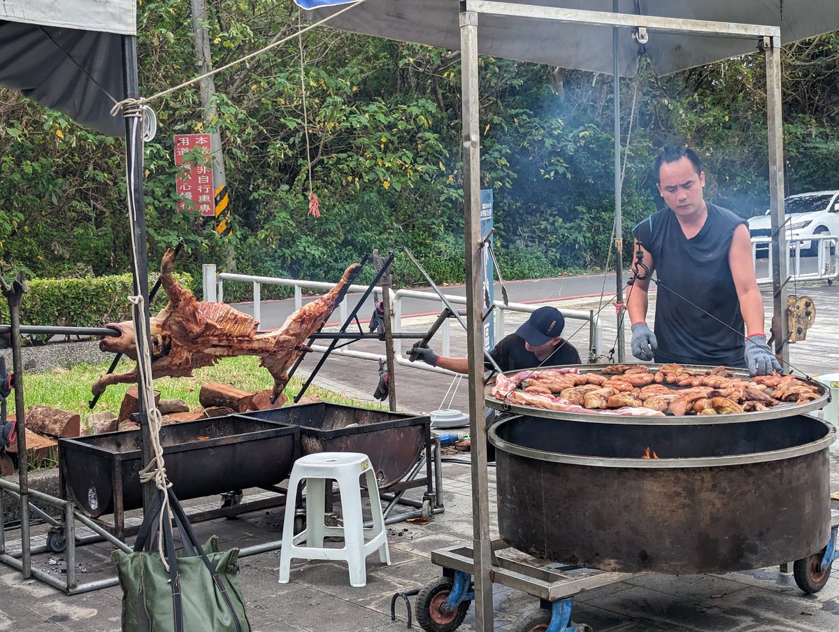 wordsfromtaiwan's tweet image. Roast boar, fruity drinks, crafts, and song at the 2023 New Taipei #Austronesian Cultural Festival celebrating #Taiwan&apos;s Indigenous heritage 🏝️