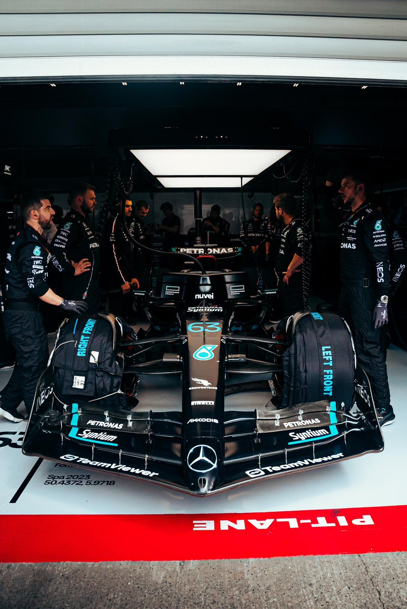 MercedesAMGF1's tweet photo. Ready to ride. 🤩 The pitlane is open. https://t.co/fQRzQcScEq
