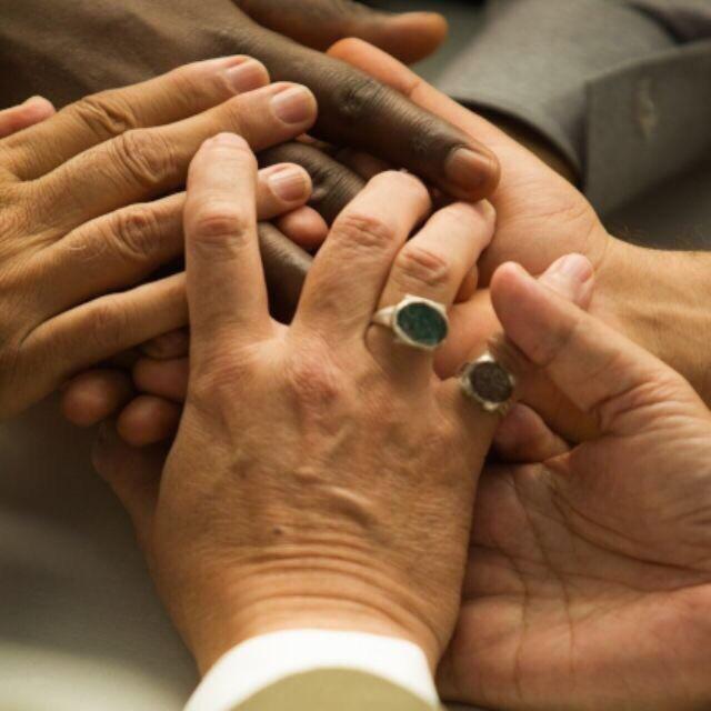free_fighter12's tweet photo. "دیکھو خدا نے ایک جہاں کو جھکا دیا"
#IslamAhmadiyya #JalsaUK #TearsWeCannotStop #AlmiBait https://t.co/LZzQjxiwQ2