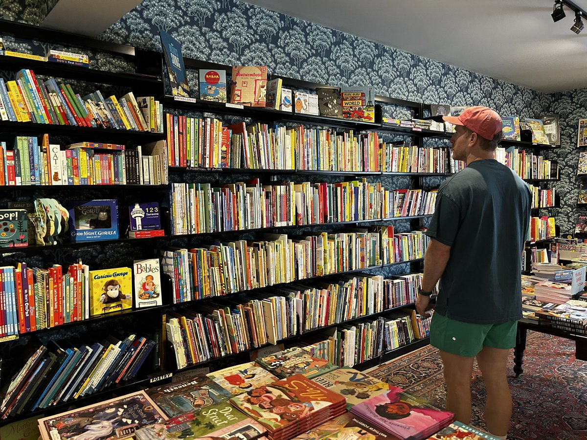 Weekend 📚 love 💕@QueenBooksTO