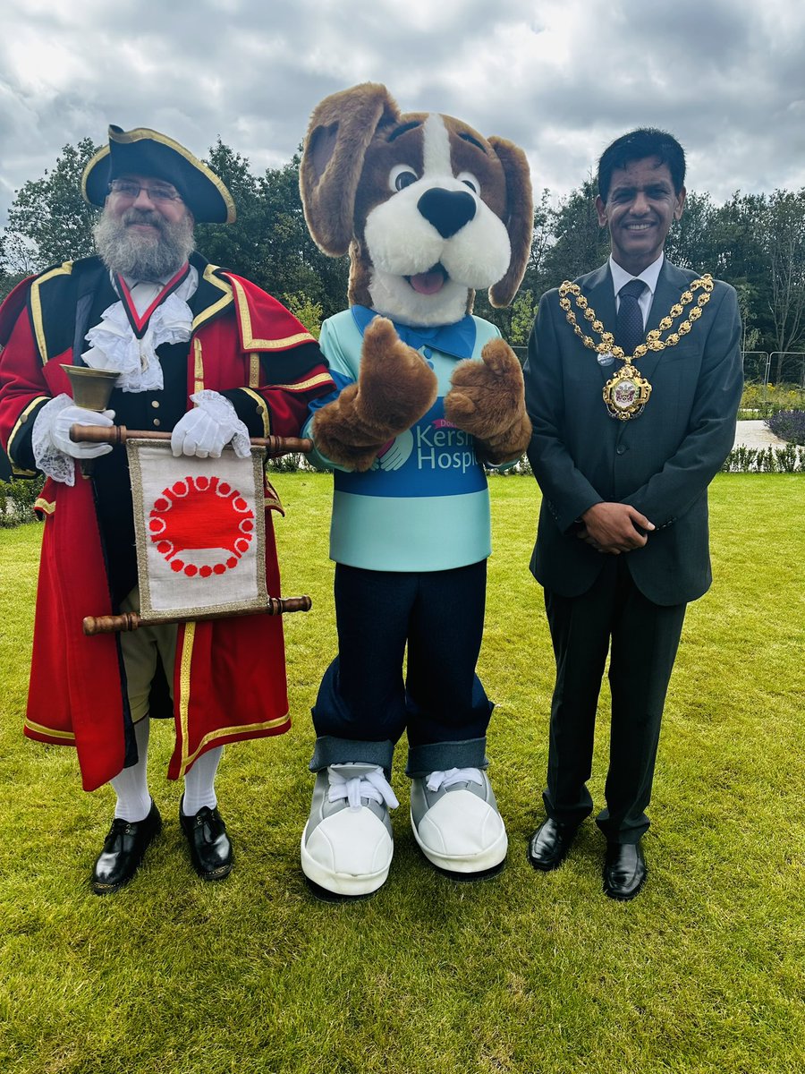 ChauhanZahid's tweet photo. What a great afternoon at @KershawsHospice Summer Fayre!
To ensure the continuity of their services and to provide care for future patients, the Hospice needs the community’s support through fundraising activities and events like today. https://t.co/CJ9NyeL0k4