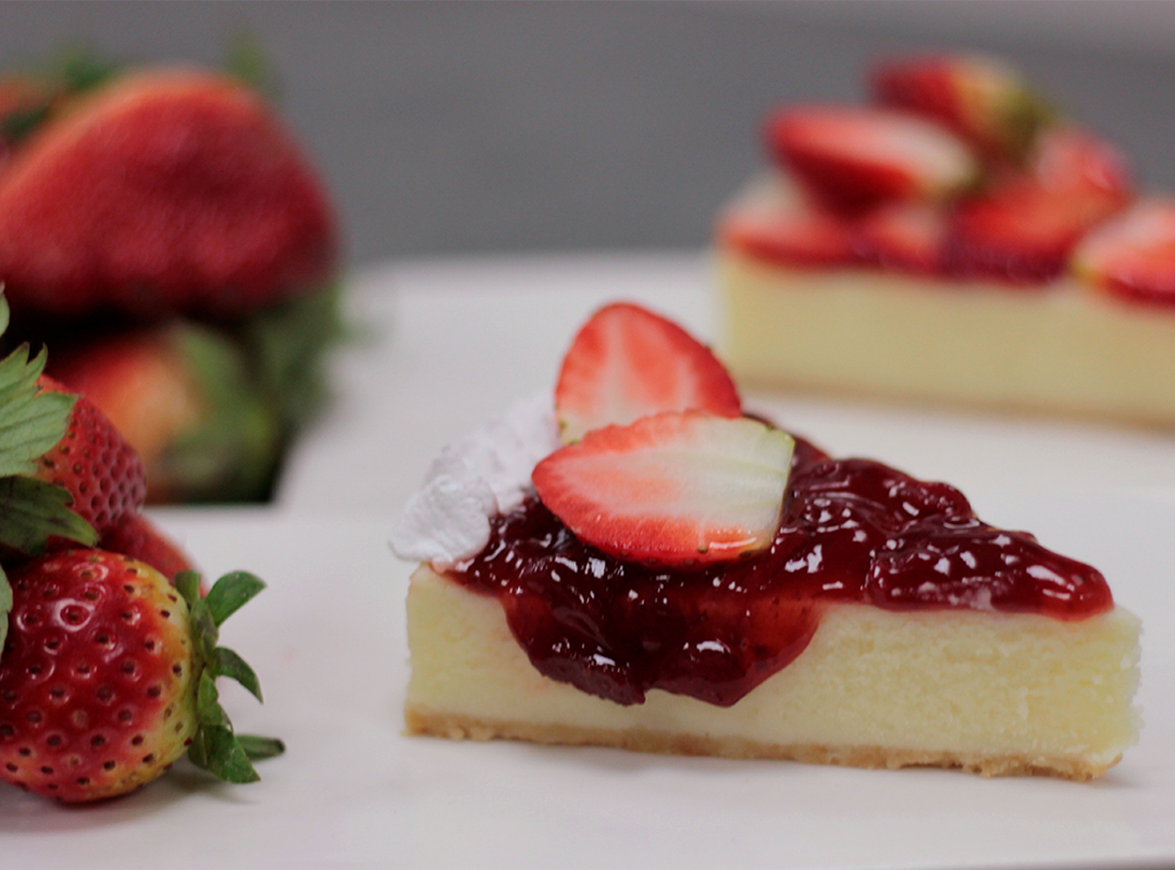 Experience the perfect harmony of tangy strawberries and creamy goodness in every bite of our heavenly Strawberry Cheesecake! 🍰🍓

#Tarteria #Cheesecake #StrawberryCheesecake #Cake #Desserts #Amritsar #Punjab #GoldenCity #HyattRegencyAmritsar #HyattRegency #WorldOfHyatt