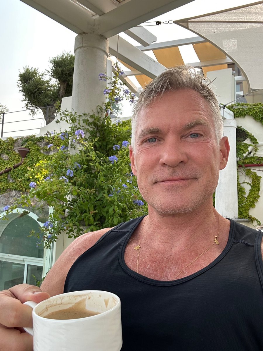 Sam Champion tweet media