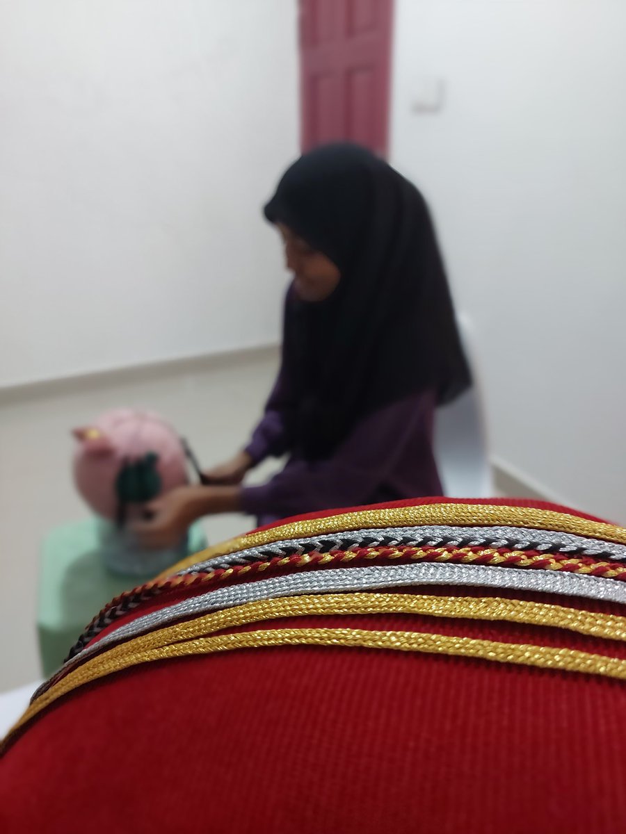 gathaatales's tweet photo. Conducted a basic Kasab course in AA.Thoddoo in collaboration with #thoddoomom a subdivision of #MomsAid and #ThoddooWDC .
Alhamdhlillaah
She completed the basic and learnt a bonus advanced level strand too.
I hope she revives kasab gethun in Thoddoo. https://t.co/wdvc7tGwWw