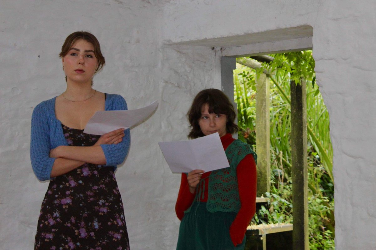 4cutsunflowers's tweet photo. Some lovely photos from inside our rehearsal room, taken by @marfafrench - don’t wait to get your tickets @edfringe to see what we’ve made. https://t.co/4hQtL3HPfw