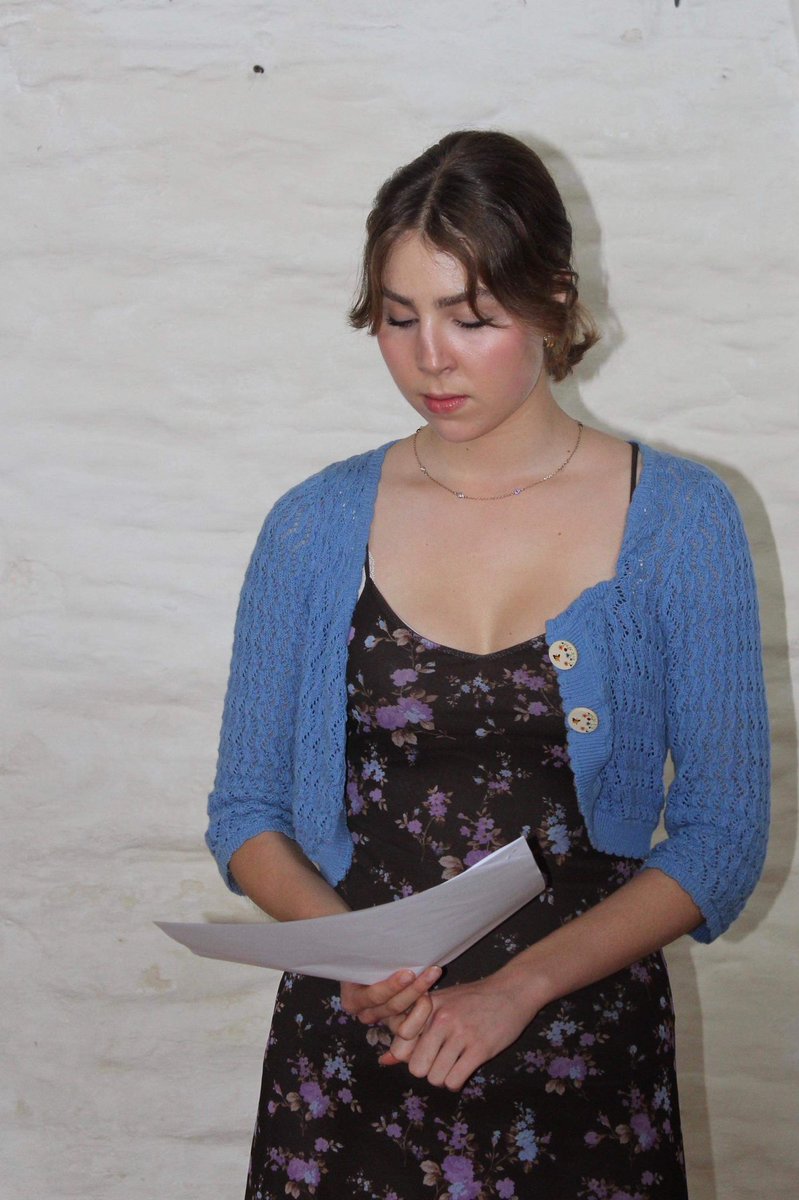 4cutsunflowers's tweet photo. Some lovely photos from inside our rehearsal room, taken by @marfafrench - don’t wait to get your tickets @edfringe to see what we’ve made. https://t.co/4hQtL3HPfw