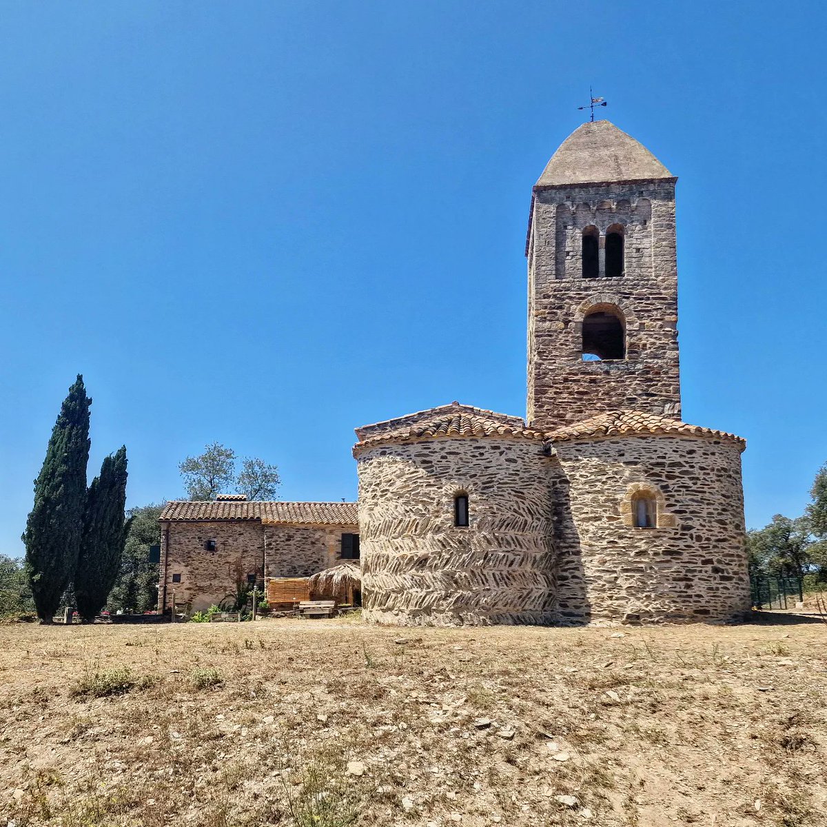 ricardrigall's tweet photo. Santa Coloma de Fitor, al bell mig de les Gavarres. #santacolomadefitor #fitor #fonteta #forallac #gavarres #baixempordà #bicicleta #gravel #estiu2023 https://t.co/c3NZvyUgaG