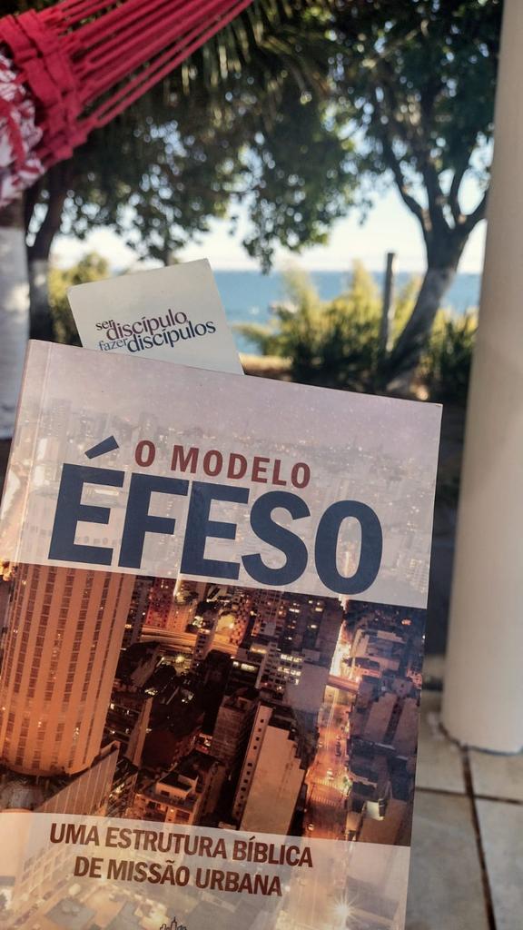 Trio_Alabastro's tweet photo. Aproveitando a paisagem para reler esta obra prima aqui. Nada como rever conceitos pois afinal.....a missão continua! #ide #indo @paulistaoeste @emilioabdala @predimilsonlima @BogerJr @rafaelrossi7 https://t.co/ro8ArFI2CT