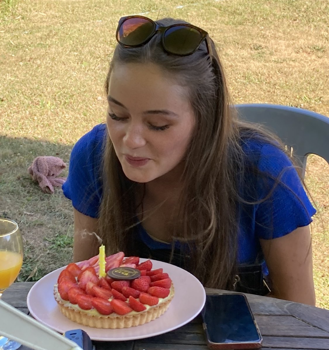 didier_magne's tweet photo. C’est la dernière fois que j’ai vu ma fille elodie souffler sa bougie c’était l’été 2022.
Mourrir à 21 ans d’une thrombose sans connaître l’origine du thrombus.
non ! https://t.co/3d8DczCRjr