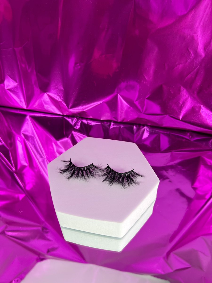 ItsKaiebeauty's tweet image. In need of some new lashes!? Check out our selection of 100% mink fur lashes 🫶🏾 This style is called “Kali” 💕☀️

Shop with us at kaiebeautycollection.com  🛒🛍🎁

#lashes #lashesonfleek #lashesfordays #lashesonpoint #lashesextension #lashesbyme #lasheslove #lashesextensions