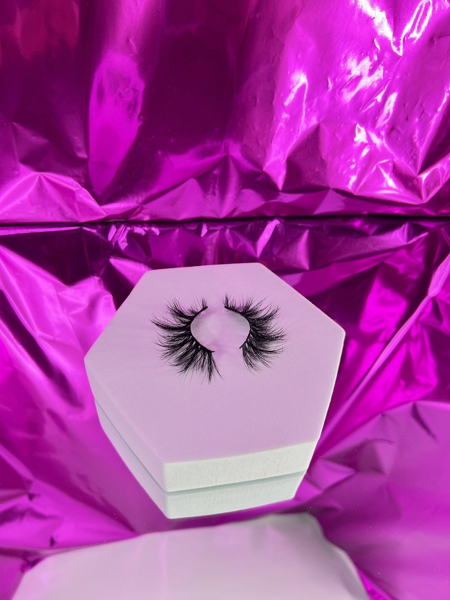 ItsKaiebeauty's tweet image. In need of some new lashes!? Check out our selection of 100% mink fur lashes 🫶🏾 This style is called “Kali” 💕☀️

Shop with us at kaiebeautycollection.com  🛒🛍🎁

#lashes #lashesonfleek #lashesfordays #lashesonpoint #lashesextension #lashesbyme #lasheslove #lashesextensions