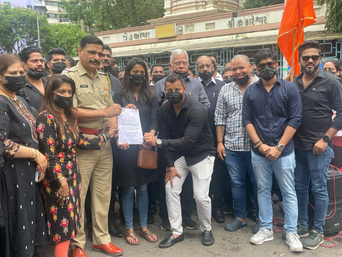abhishirke21's tweet photo. युवासेना उत्तर मुंबई तर्फे,  महिलांवर होणाऱ्या सततच्या अत्याचारांविरुद्ध आयोजित "मूक आंदोलन" !!!
.
#Yuvasena_For_Women #we_stand_with_her
.
@AUThackeray @SardesaiVarun @yuvasenacomms @ShivsenaUBTComm @RupeshKadam03 @dhanno2510 https://t.co/rWjQj1vLJI